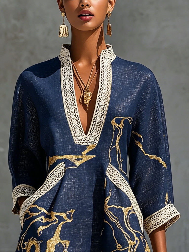 Cosette | Robe Mini en Dentelle Crochetée Bleu Marine à Motifs Dorés et Décolleté en V